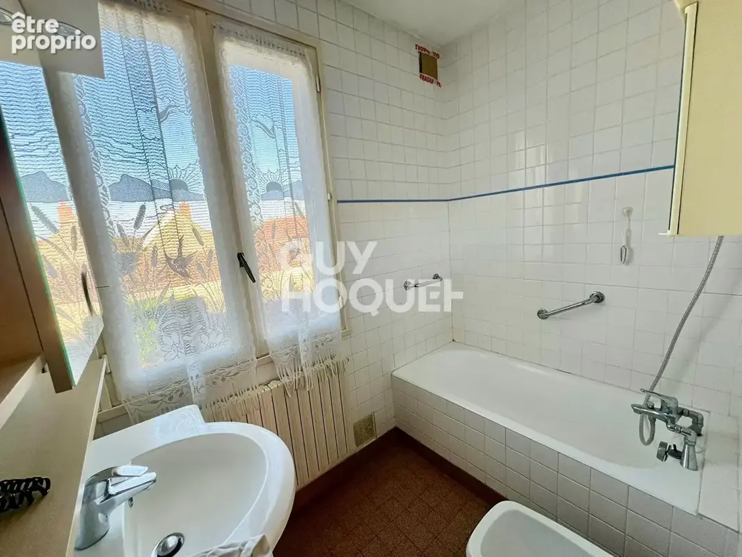 COGNAT LYONNE - Maison T5 d'environ 135 m², terrain de 2168 m² - photo 9