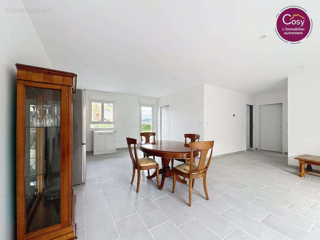 Maison à VILLENEUVE-SAINT-GERMAIN