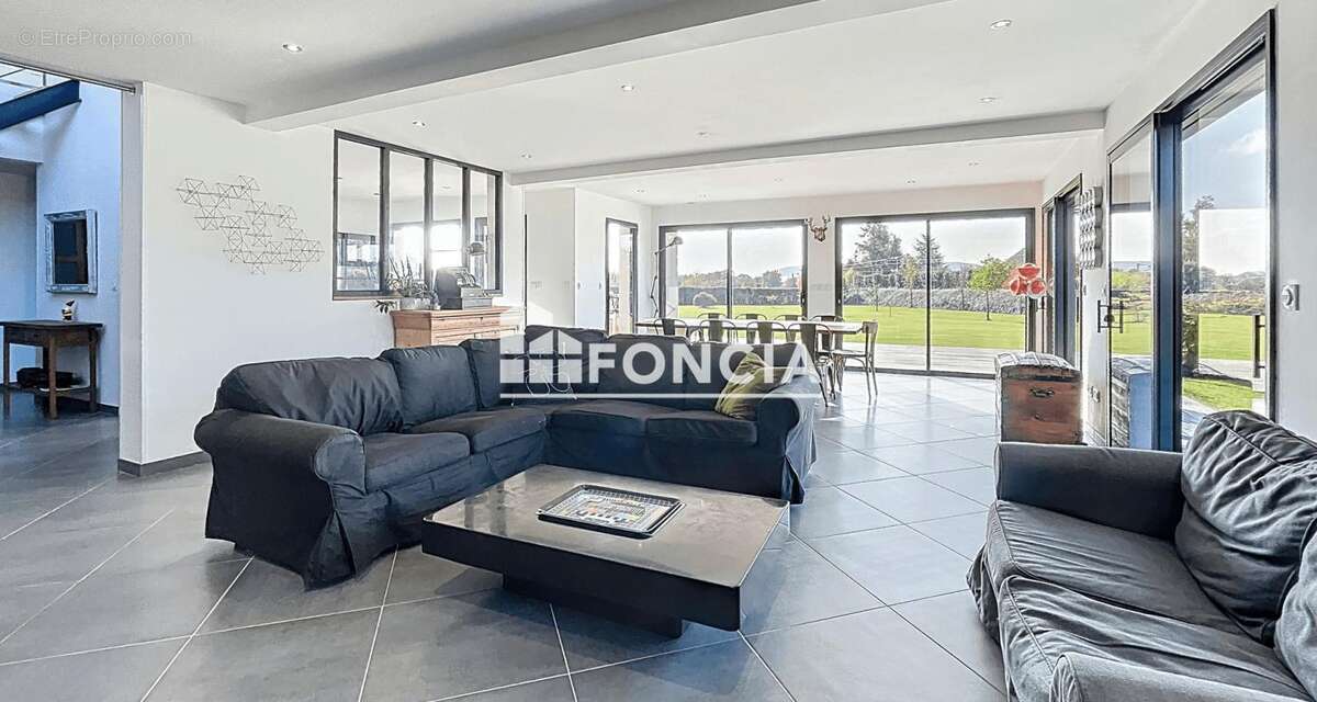 Maison à PONT-L&#039;EVEQUE