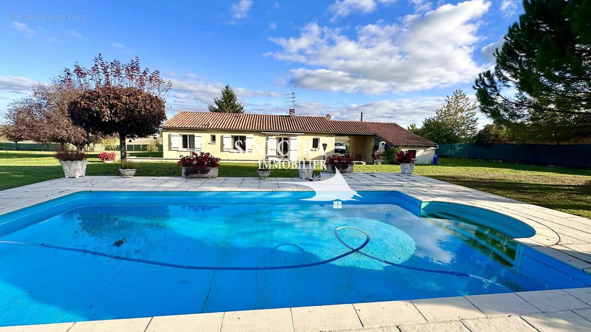 Maison à AUBETERRE-SUR-DRONNE