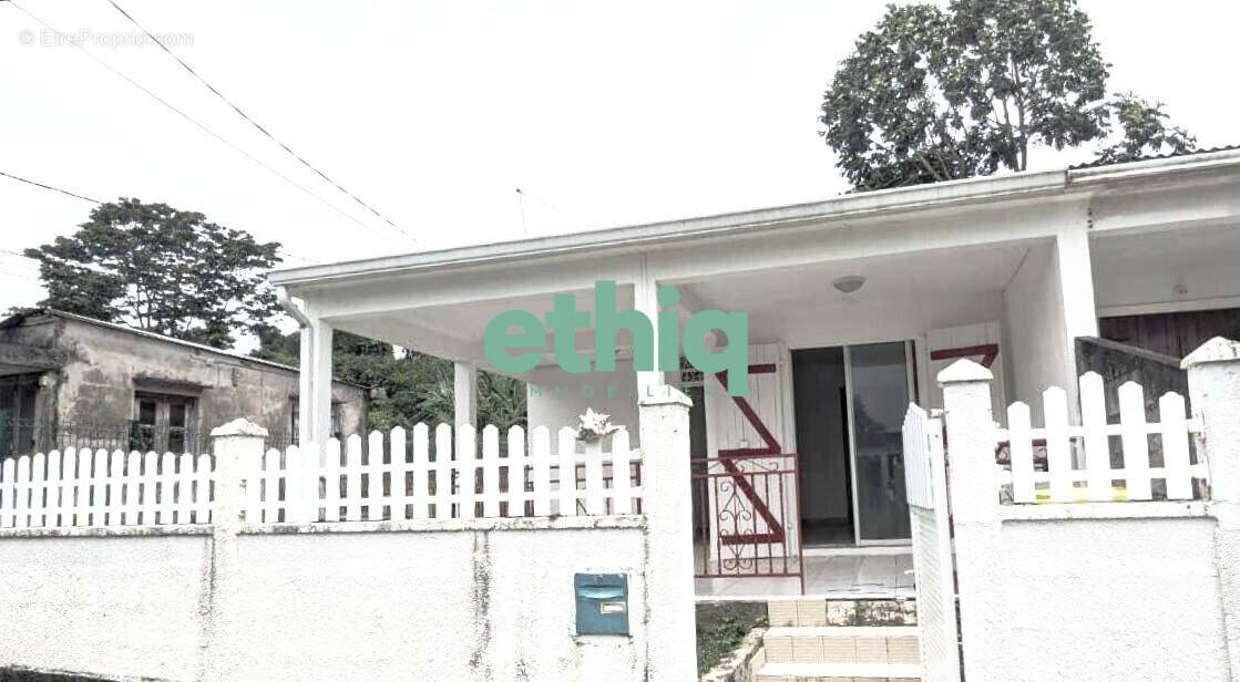 Maison à CAPESTERRE-BELLE-EAU