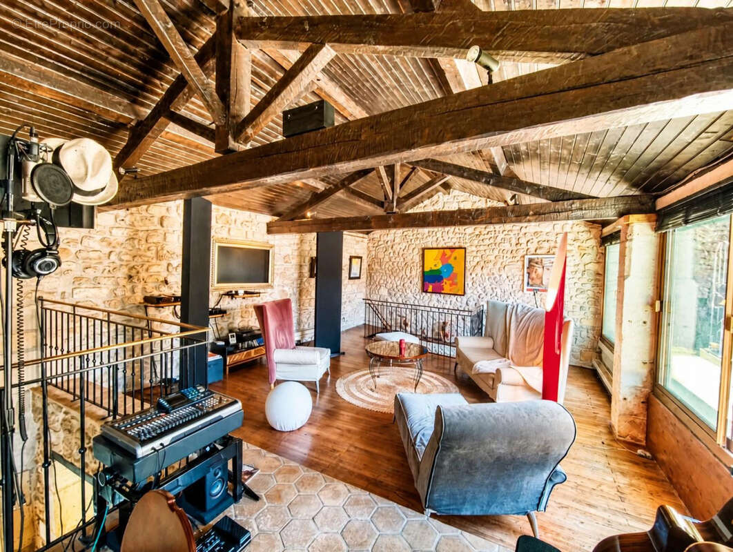 Maison à CHATEAUNEUF-SUR-CHARENTE