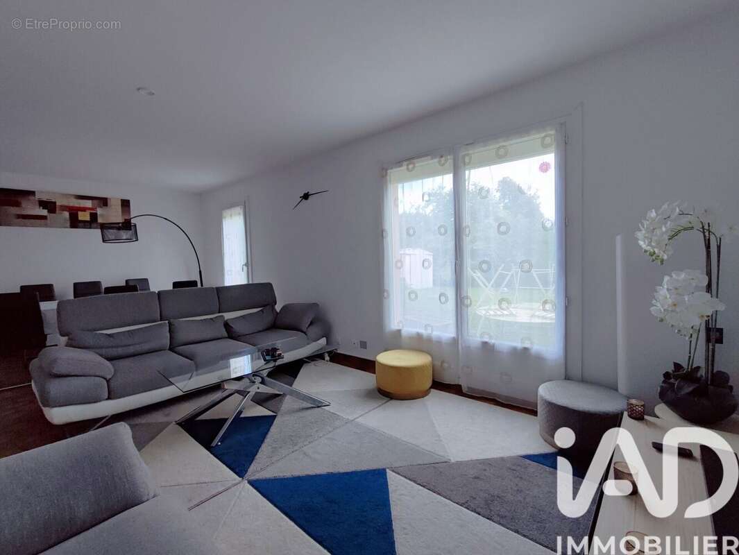 Photo 2 - Maison à MARINES