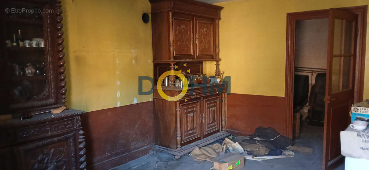 A vendre ambert maison de ville avec grand garage et jardinet - photo 2