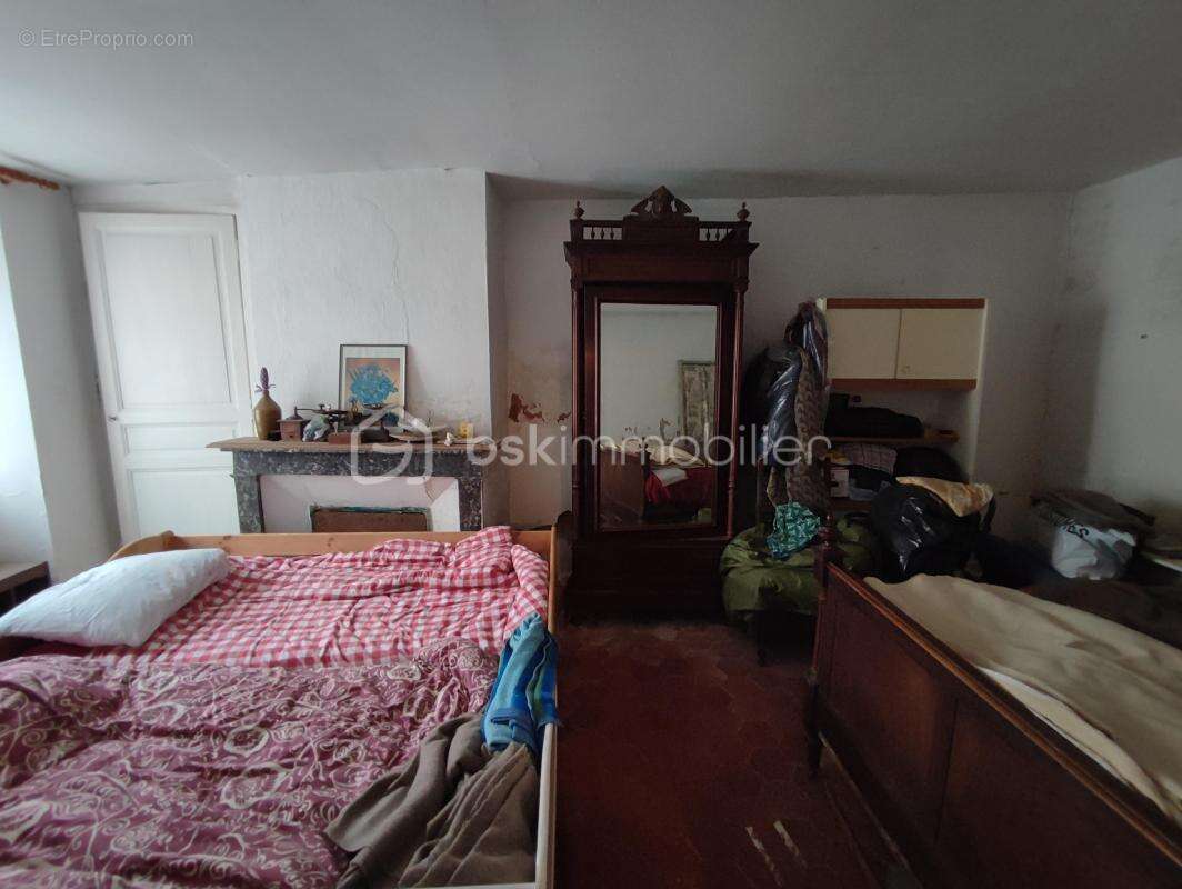 Maison à VILLENEUVE-L&#039;ARCHEVEQUE