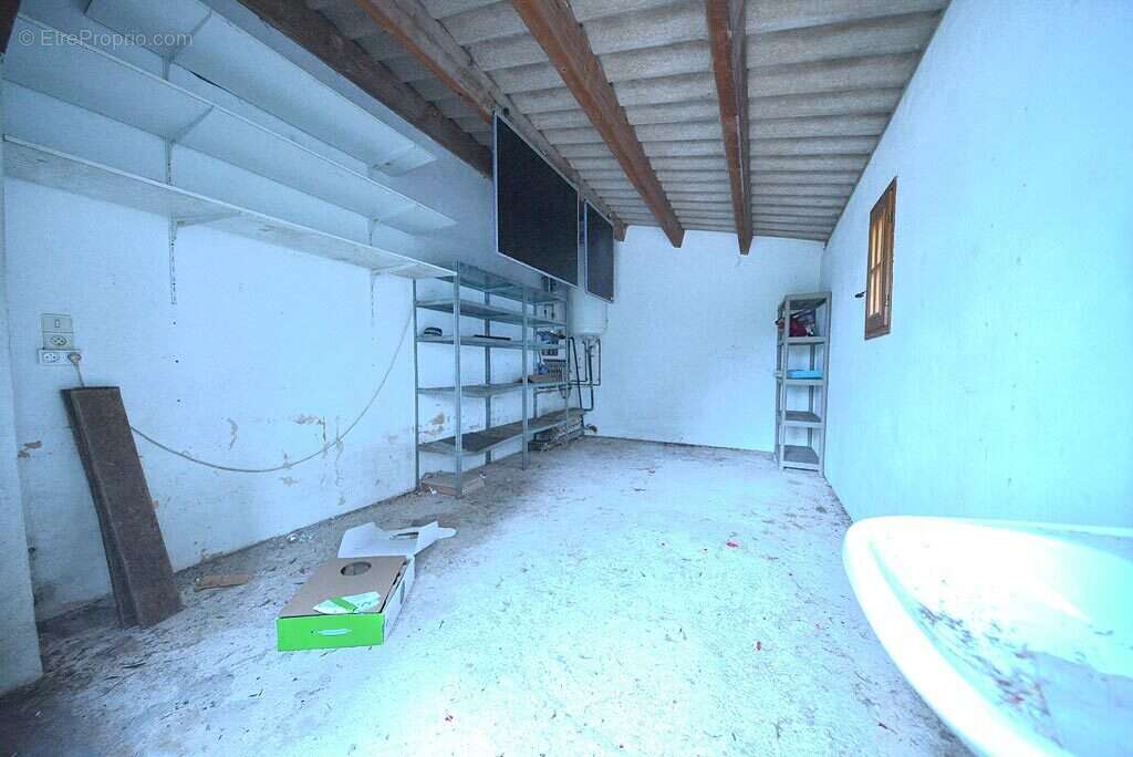 garage - Maison à FREJUS