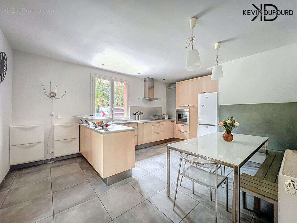 Maison à SAINT-ETIENNE-DE-FONTBELLON