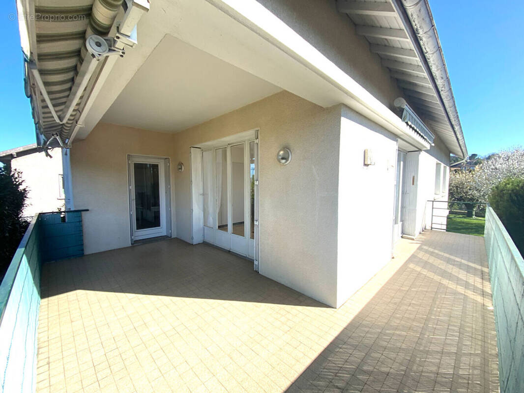 Appartement à GENAY