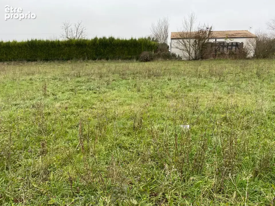 Terrain 989 m² à Champagne  - photo 2