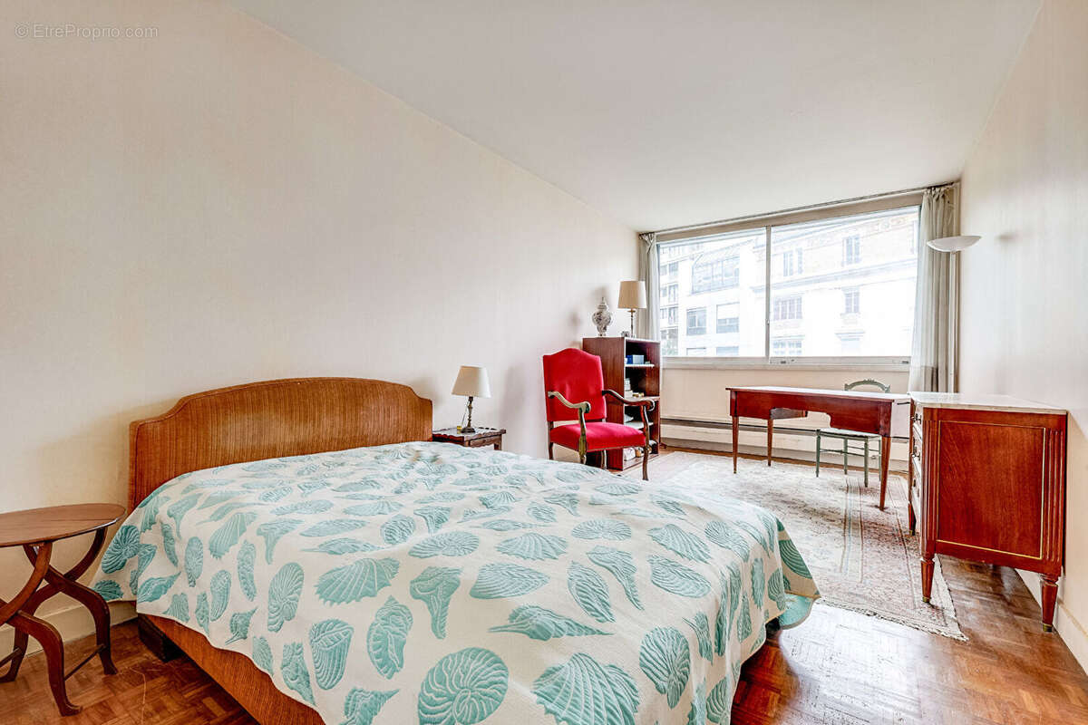 Appartement à PARIS-14E