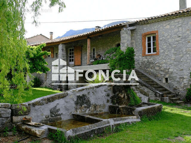 Maison à CHATEAUNEUF-MIRAVAIL