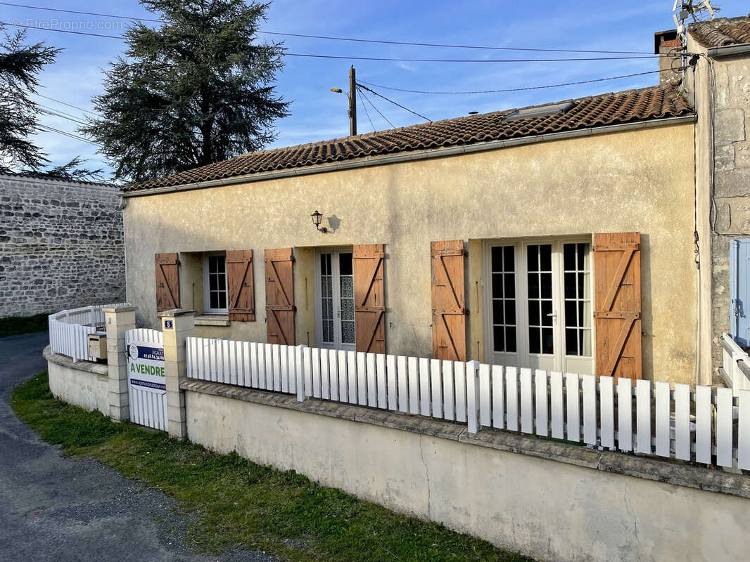 Maison à SAINT-SAVINIEN