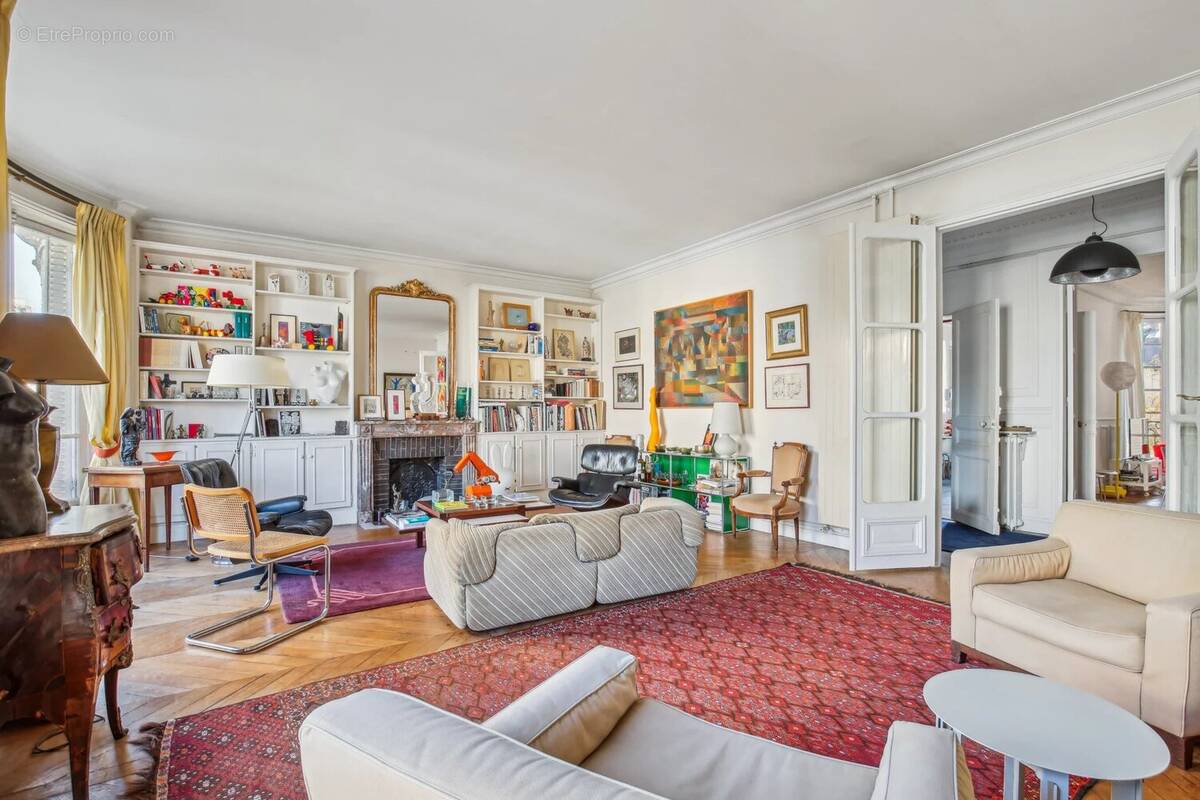 Appartement à PARIS-7E