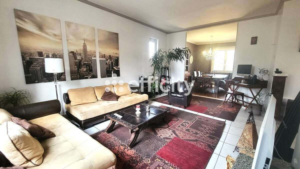 Maison à FLEURIEU-SUR-SAONE