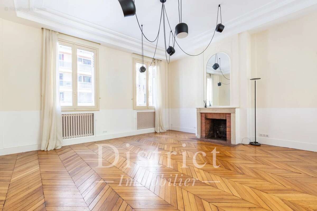 Maison à PARIS-17E
