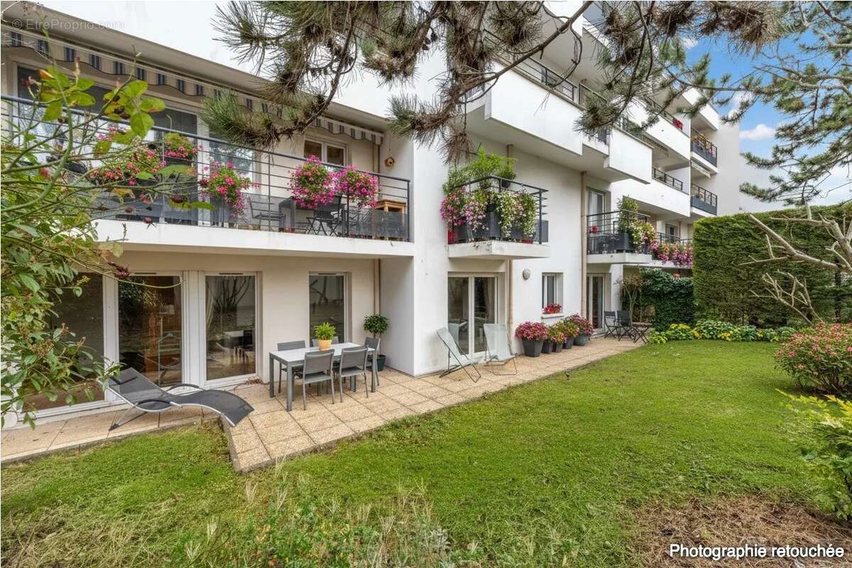 Appartement à COURBEVOIE