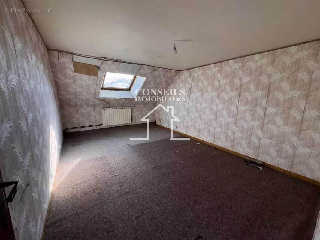 Maison à VILLENEUVE-SUR-YONNE