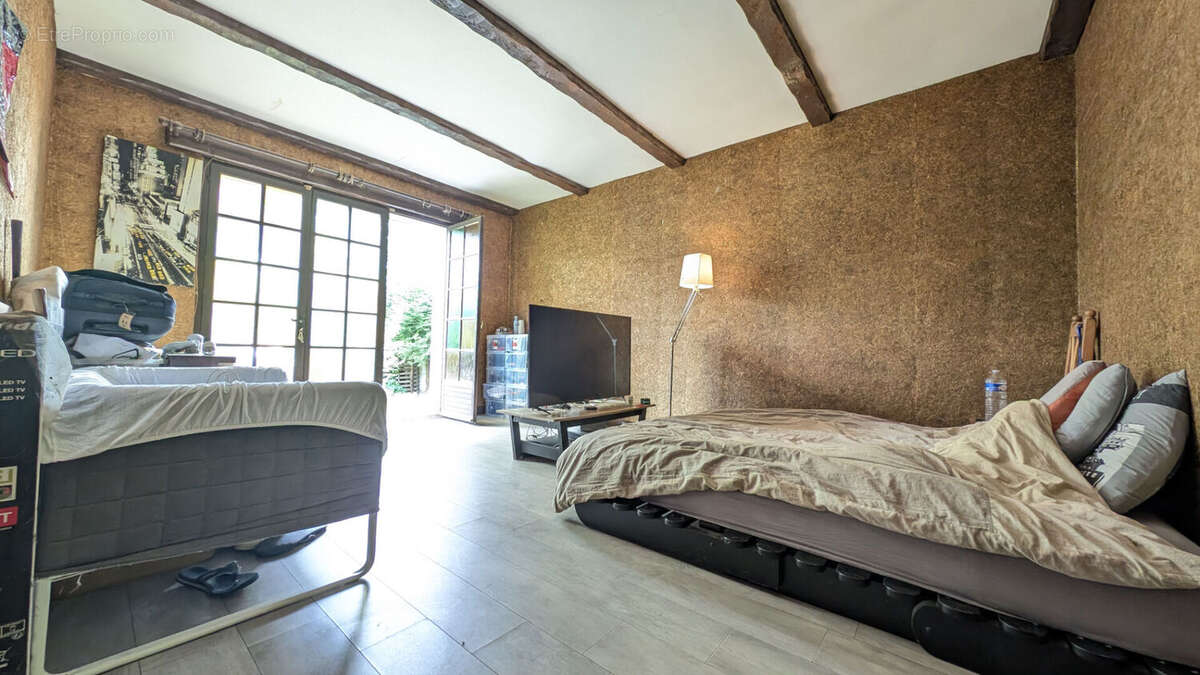 Maison à CRECY-LA-CHAPELLE