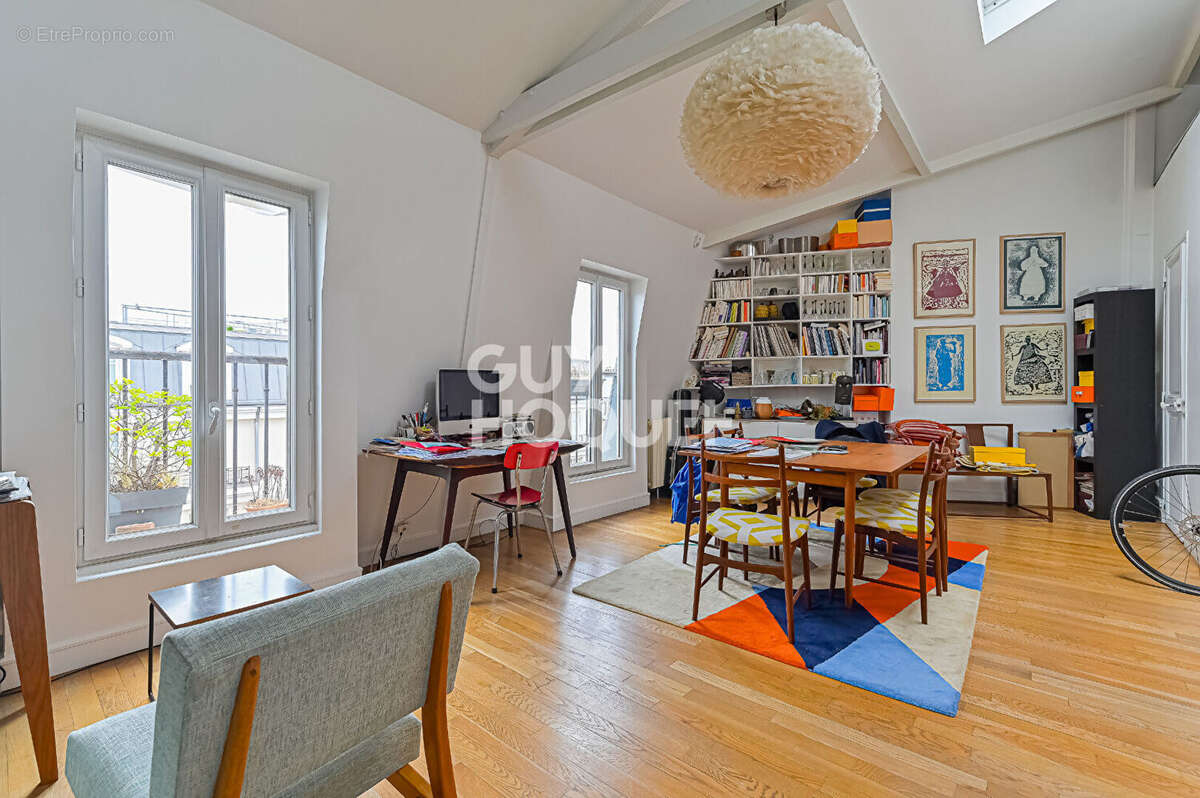 Appartement à PARIS-10E