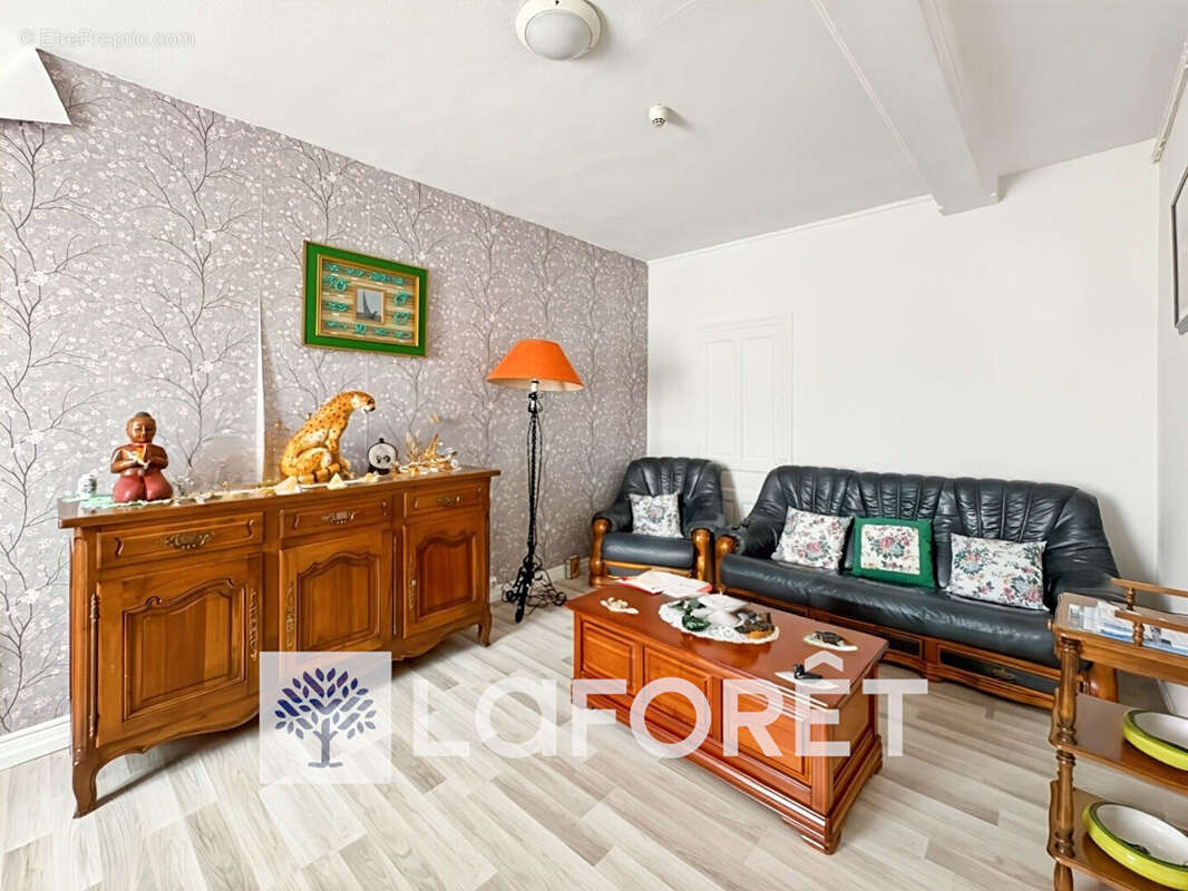 Maison à SAINT-GENIS-DE-SAINTONGE