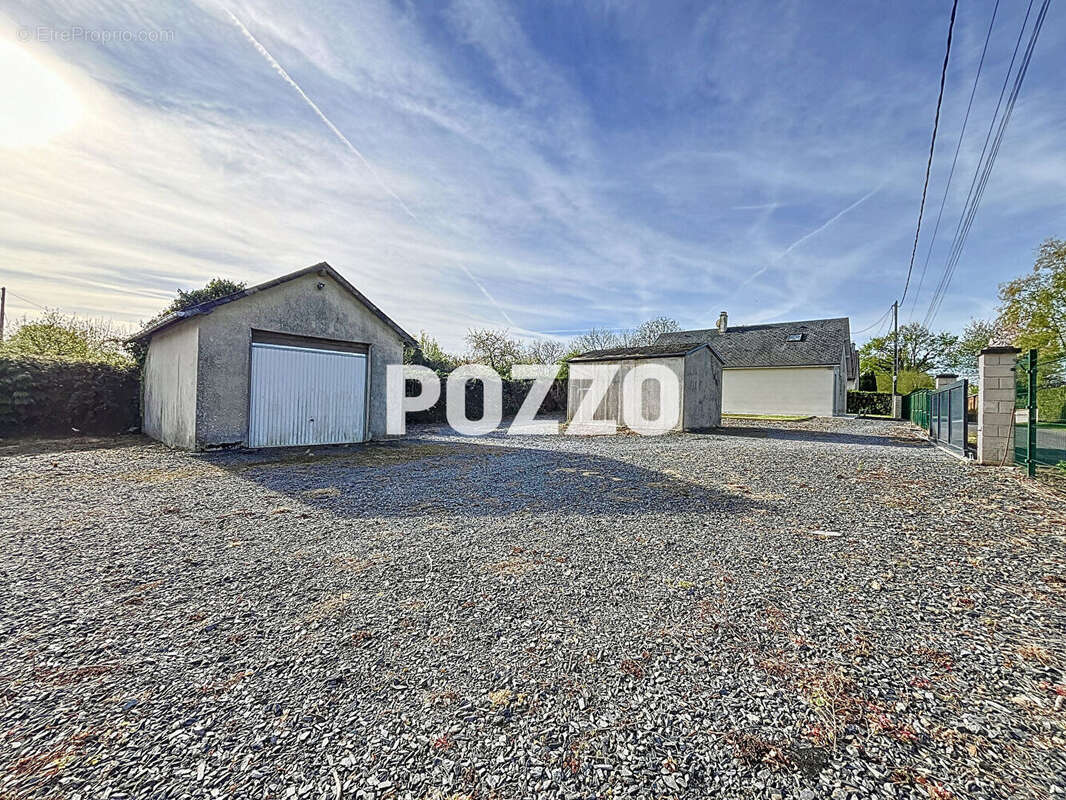 Maison à LE MESNIL-RAOULT