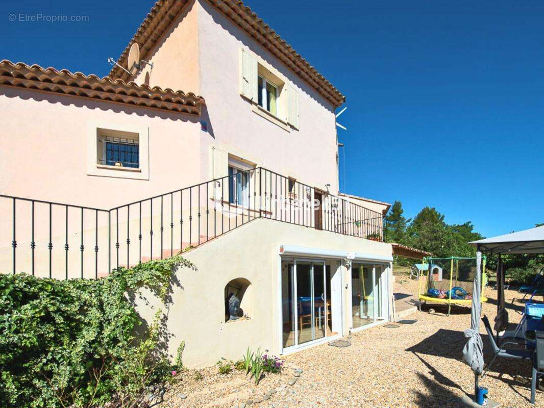 Maison à SAINT-ESTEVE-JANSON