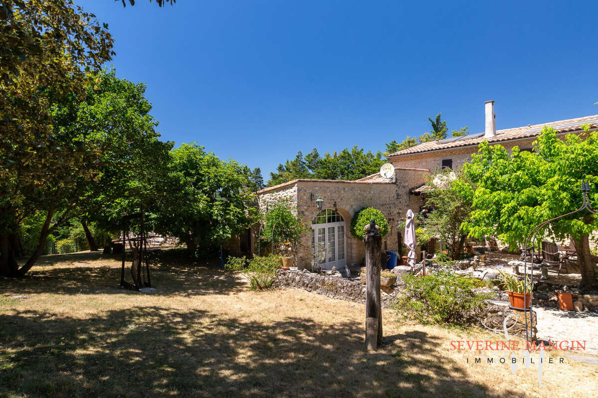Maison 246 m² à La Roche-Sur-Grane  - photo 3