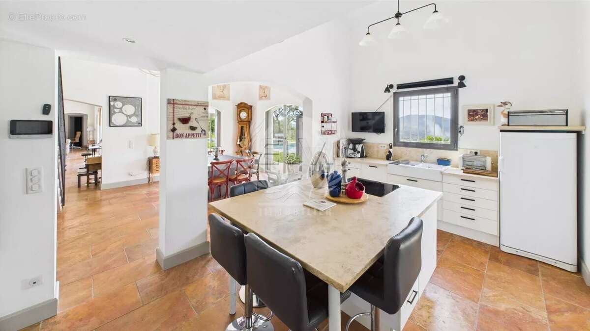 Maison à PLAN-DE-LA-TOUR