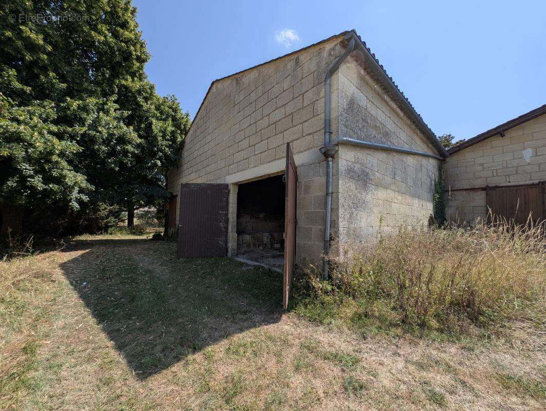 GENISSAC Ensemble immobilier 2 maisons + dépendance 218 m² – 150 000 € - photo 2