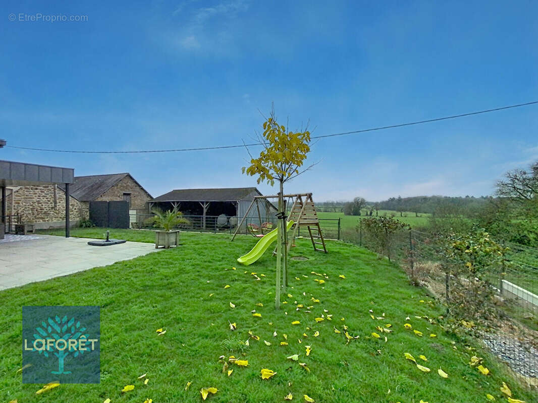 Maison à SAINT-CHRISTOPHE-DES-BOIS