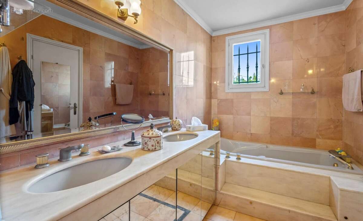 Maison à MOUGINS
