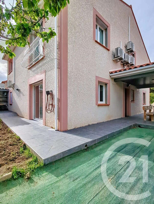 Maison à PEYRESTORTES