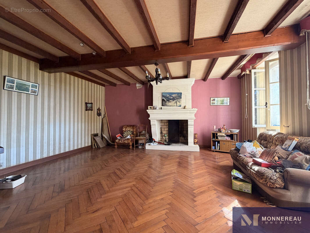 Maison de caractere avec vaste dependances - photo 4