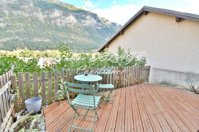 Appartement à SAINT-CLEMENT-SUR-DURANCE