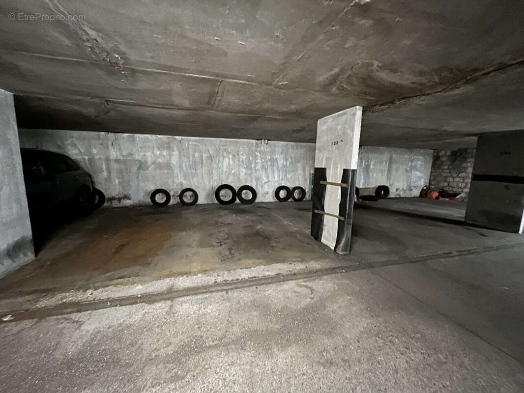 Parking à MONTROUGE