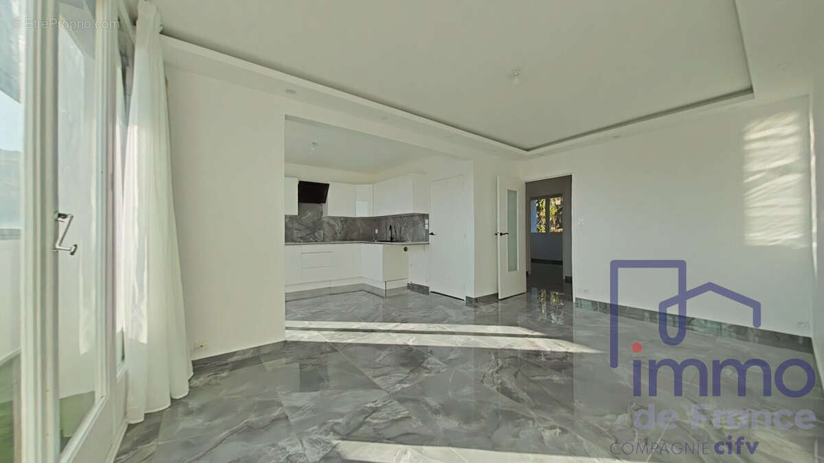 Appartement à SAINT-ETIENNE