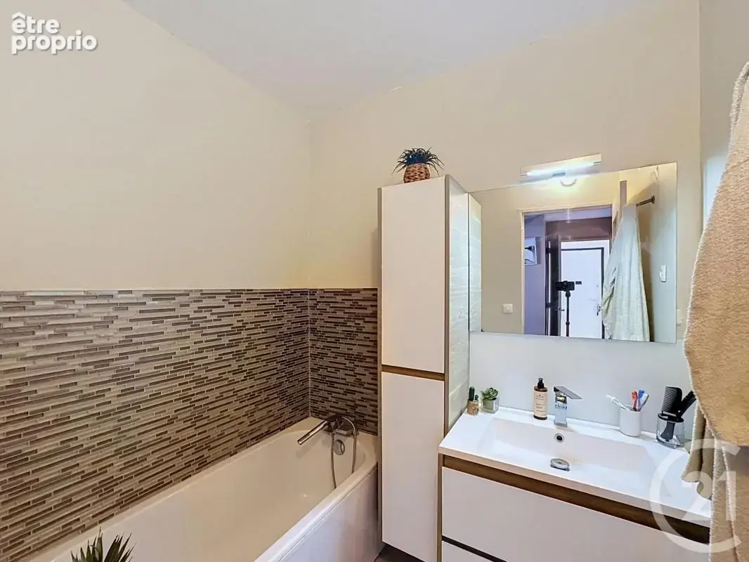 Appartement 4 pièces 73 m² à vendre à Villeurbanne (69100) - photo 4
