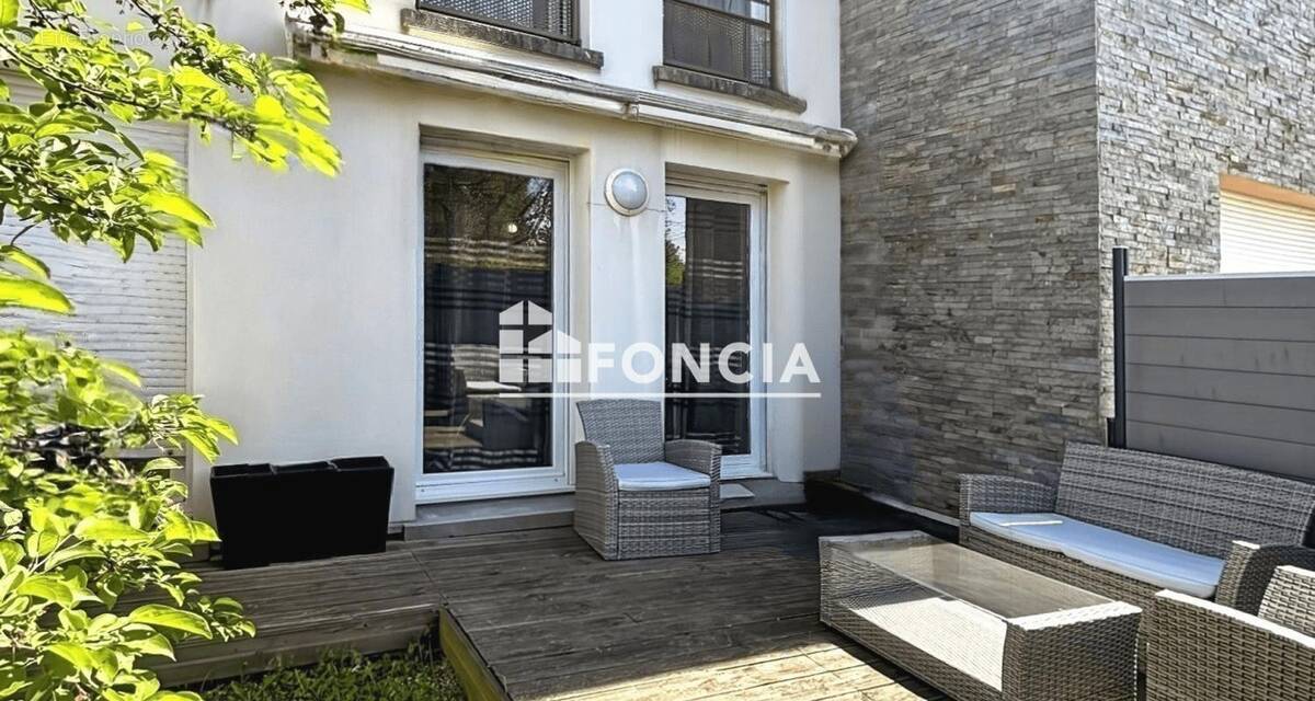 Appartement à SAINT-THIBAULT-DES-VIGNES