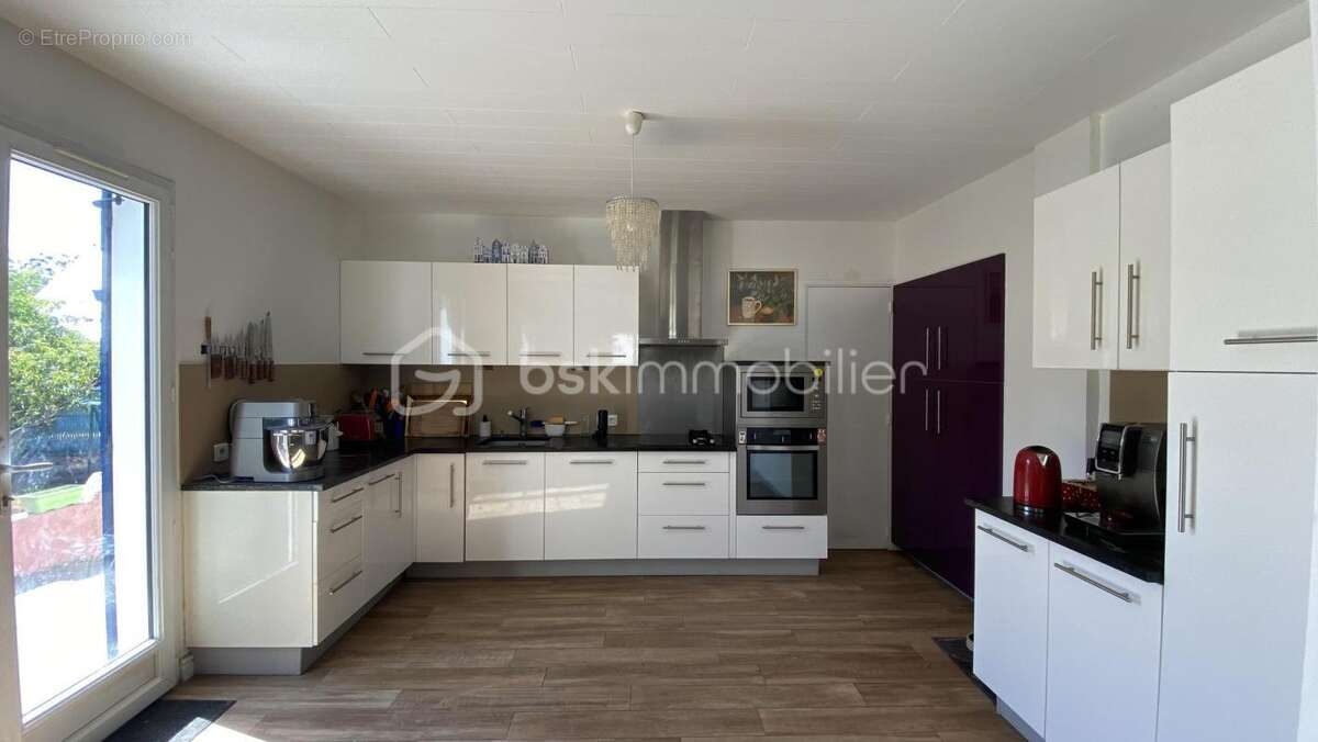 VERTOU/BEAUTOUR : Maison d’env. 157m² au sol, 4/5 chambres, bureau, garage et jardin - photo 3