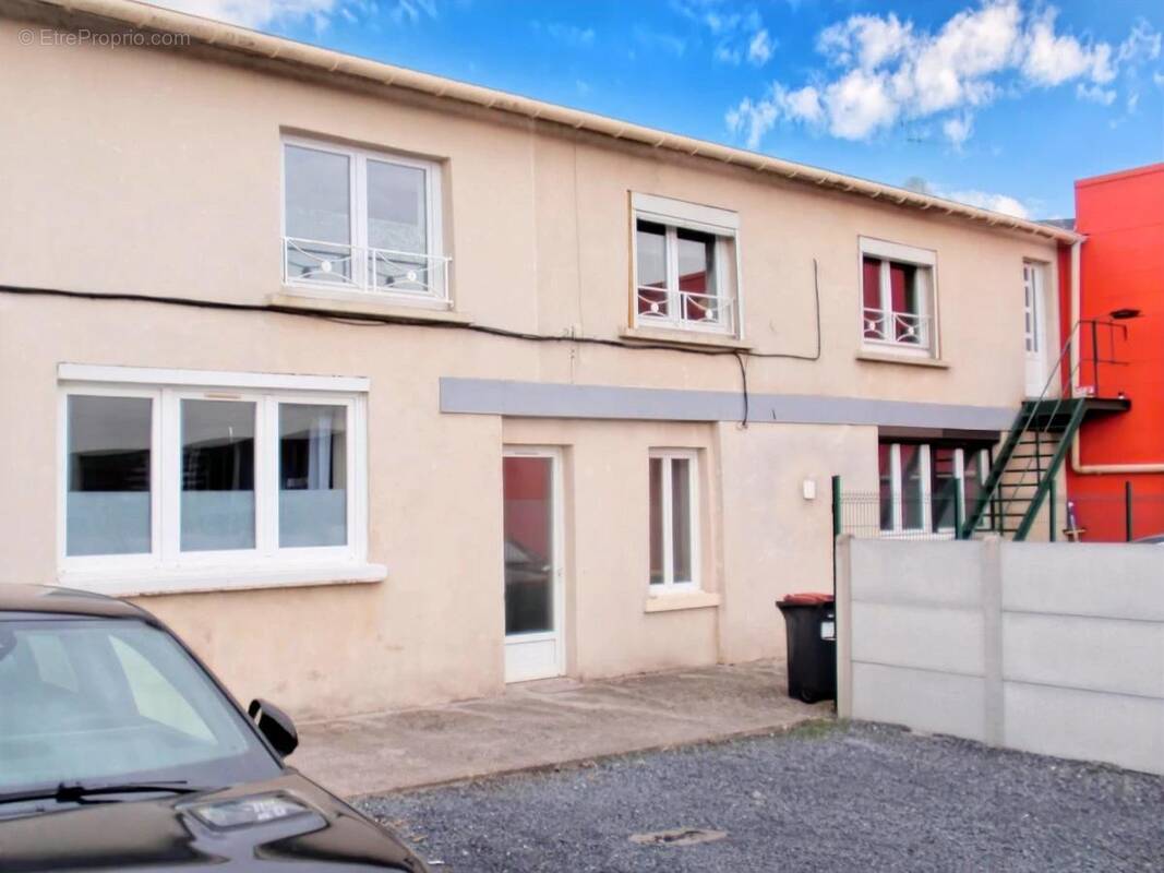 257 m² à Carvin  - photo 1