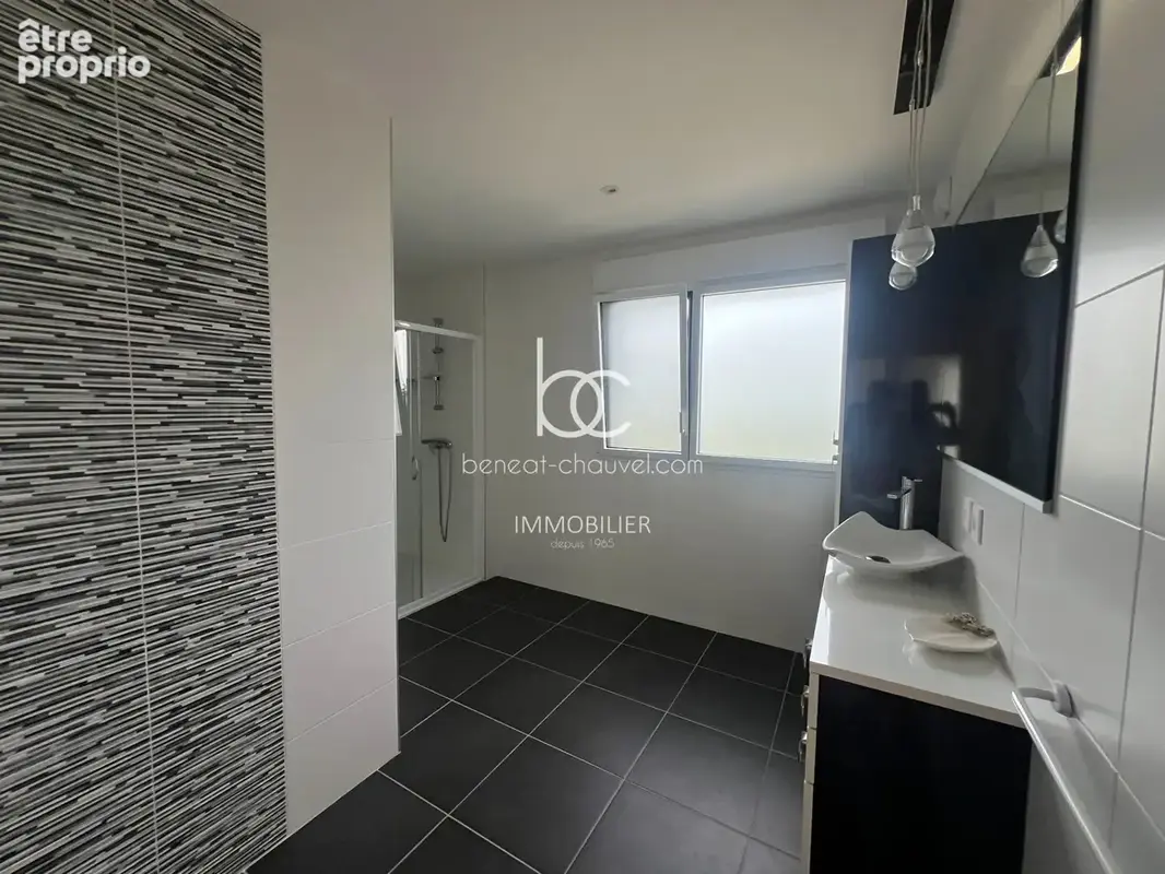 VENTE Appartement de Standing SARZEAU Centre  4 Chambres  Terrasse Sud  Garage Double  56370 - photo 8