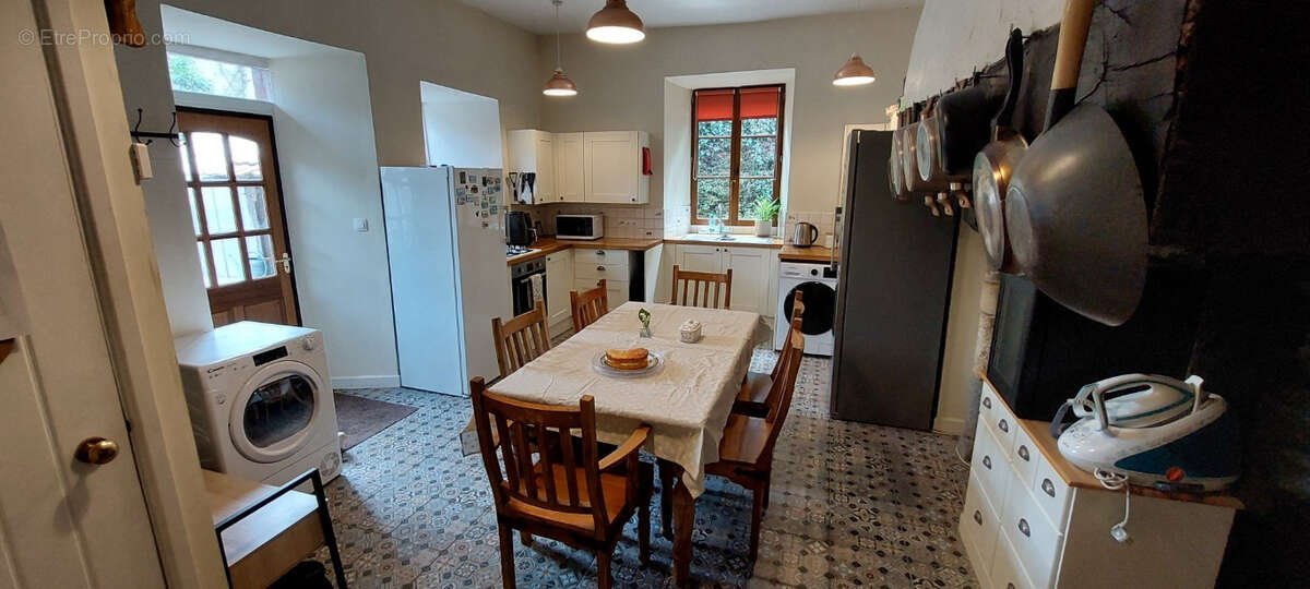 Maison à SEGUR-LE-CHATEAU
