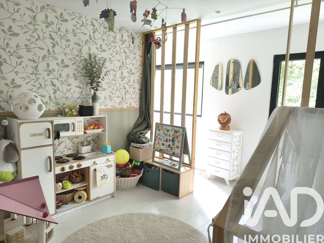 Maison 164 m² à Saint-Arnoult-En-Yvelines  - photo 7