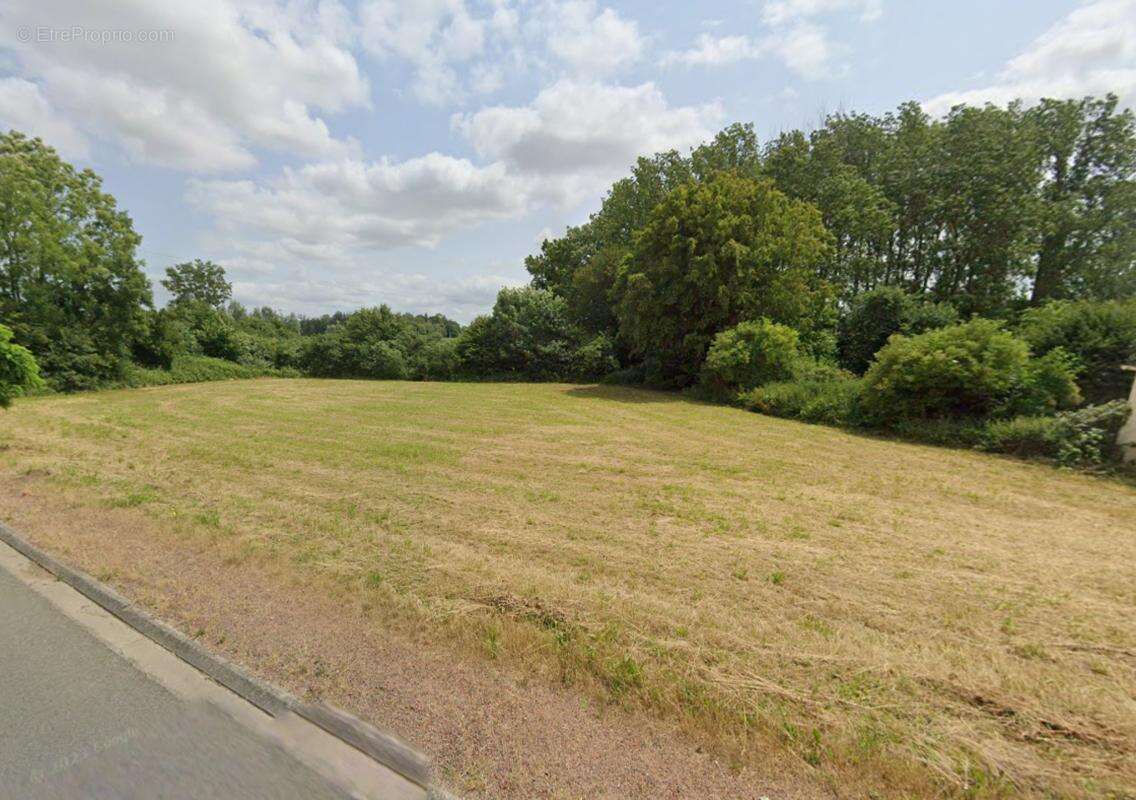Terrain à ELINCOURT