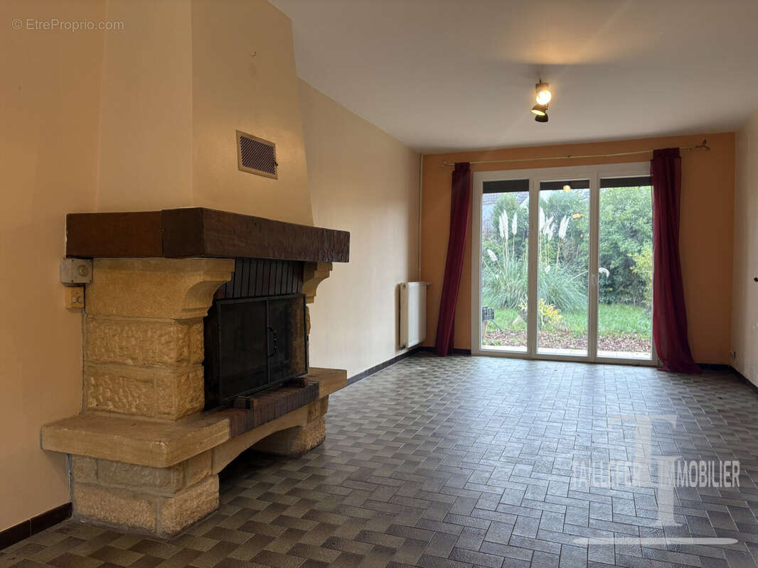 Maison à ANTONNE-ET-TRIGONANT