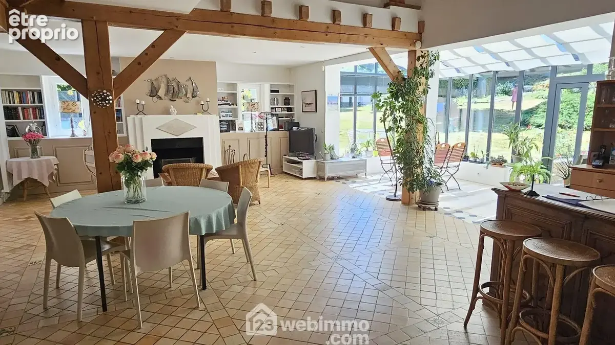 Une vue d'ensemble d'une surface de 80 m².