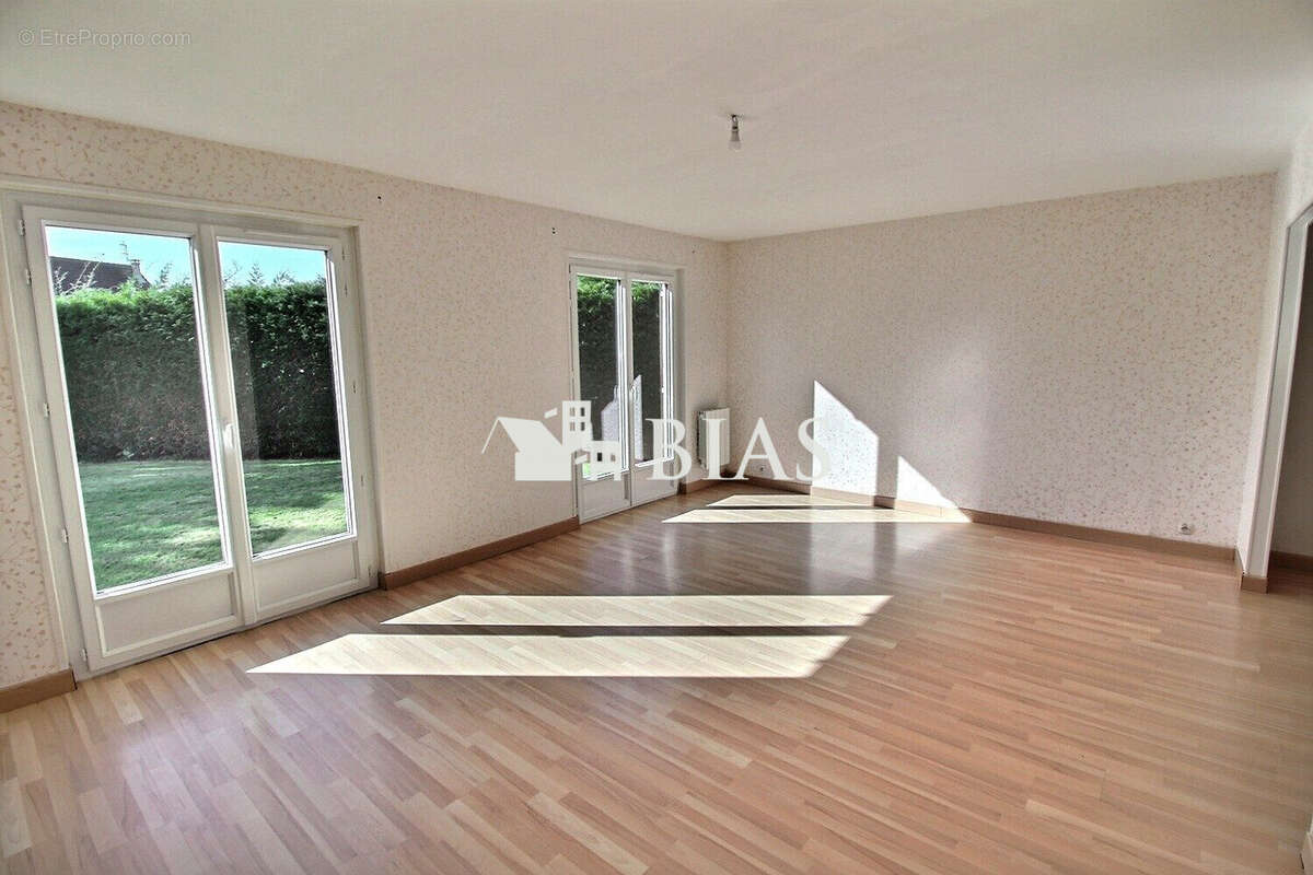 Maison à BOURG-ACHARD