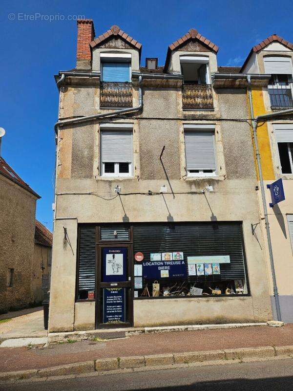 249 000, mirebeau centre, immeuble de rapport - photo 4