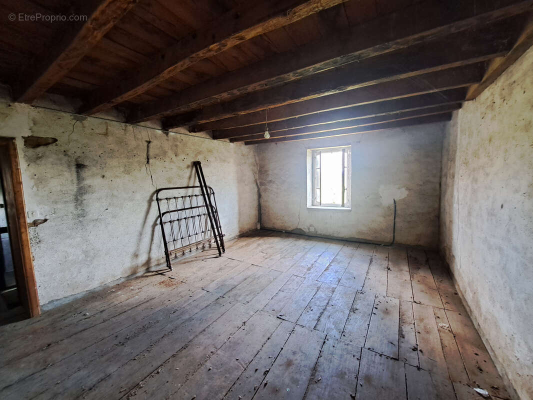 Maison à SAINT-PRIEST-DES-CHAMPS