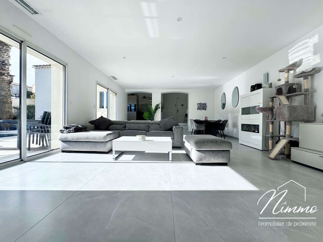 Nimes vacquerolles villa contemporaine de plain pied 140 m2 avec piscine pool house jardin de 593 m2 garages - photo 6